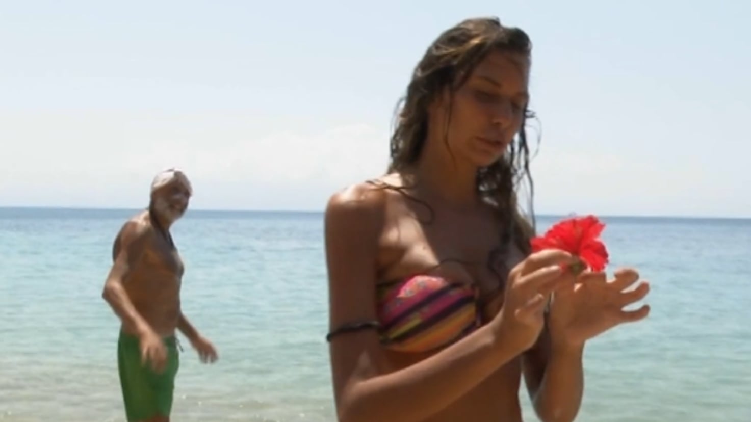 Isola, Paolo Brosio bacia Sarah Altobello