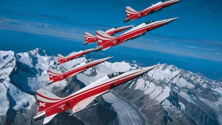 Svizzera, aereo precipita su campo estivo: 3 morti di cui due 14enni