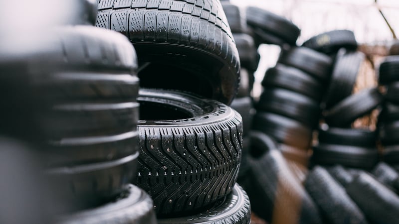 Cambio gomme e costi folli, ma risparmiare è possibile: ecco tutti i trucchi per allungare la vita degli pneumatici