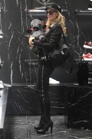 Paris Hilton shopping 4