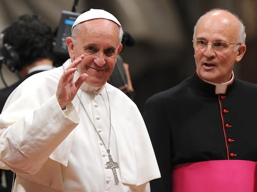 Il Papa a Lampedusa benedice i clandestini