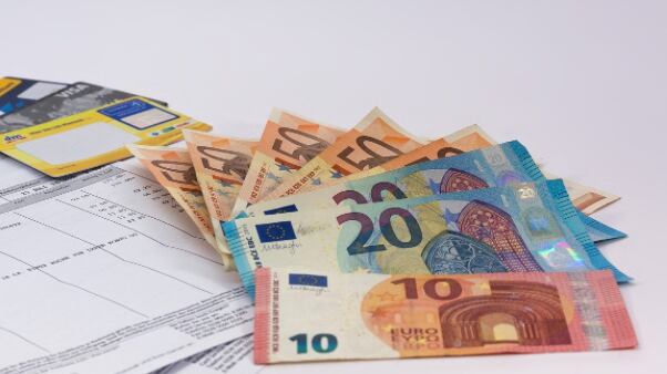 Bollette, arrivano gli sconti fino a 200 euro. Da martedì più trasparenza nei resoconti