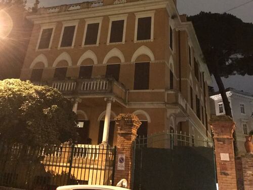 Roma, hub per i migranti transitanti in una palazzina liberty a villa Torlonia