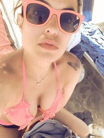 Sara Tommasi torna sexy in bikini 13