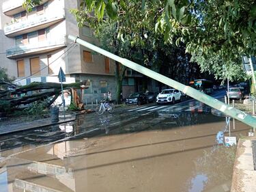 Danni a Milano per il maltempo: divelto balcone in Foro Bonaparte 5