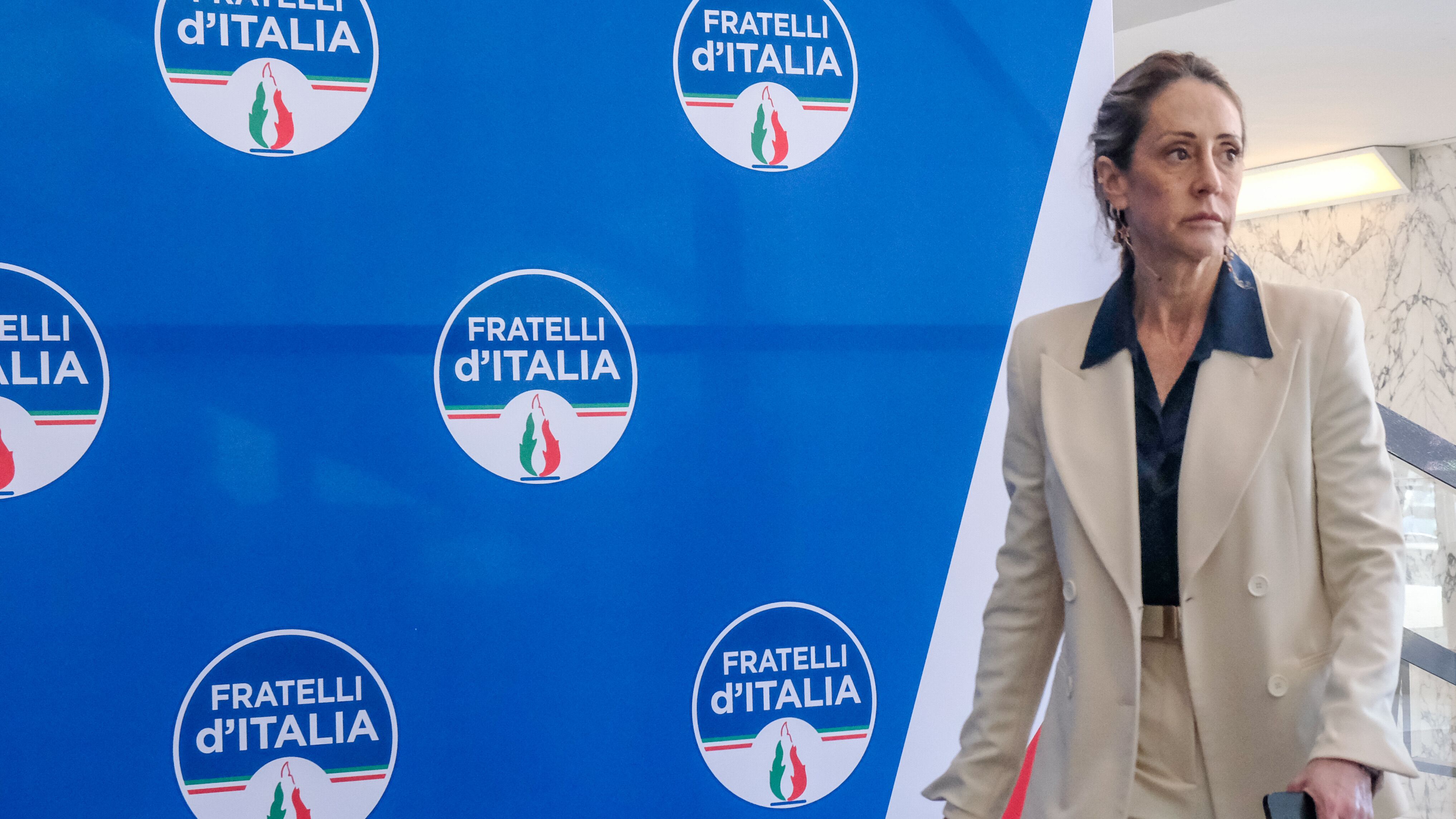 Lapidare i parenti scomodi è un vecchio vizio politico