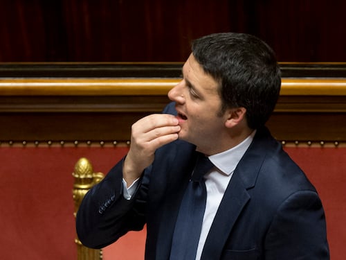 Da Gigliola Cinquetti alla generazione Erasmus: sfottò e slogan di Renzi