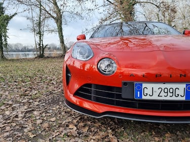 Alpine A110 S, guarda le foto della due posti francese da 300 cv 4
