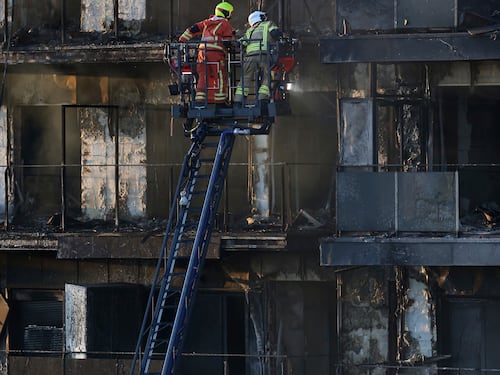 L'inferno nel grattacielo. Valencia piange 10 vittime