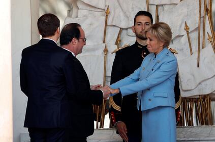 Brigitte Macron arriva all'Eliseo: ecco la nuova Prèmiere Dame 9