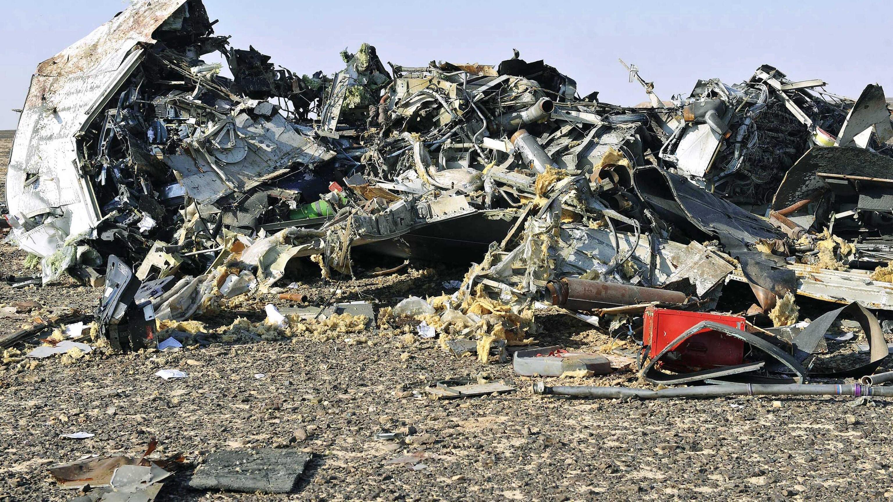 Aereo caduto, Putin ferma i voli e chiama il Cairo: "Ripartiranno"