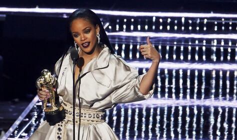 MTV VMA 2016: Drake e Rihanna, le immagini 14