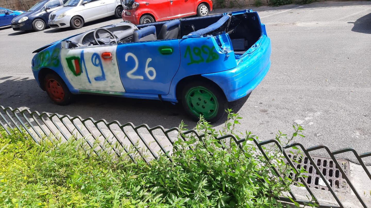 Napoli, auto rubata per festeggiare lo scudetto. Geolier ricompra la vettura alla donna