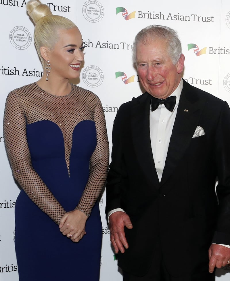 Il Principe Carlo e Katy Perry in foto 13
