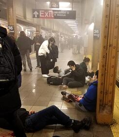 Spari, sangue e paura nella metro di New York 4