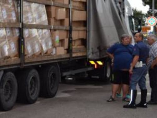 Espulso l'afghano che viaggiava legato sotto un tir