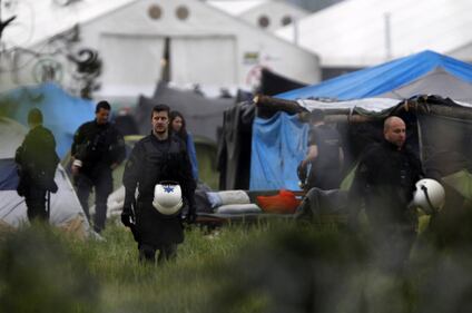 La polizia greca sgombera il campo profughi di Idomeni 20