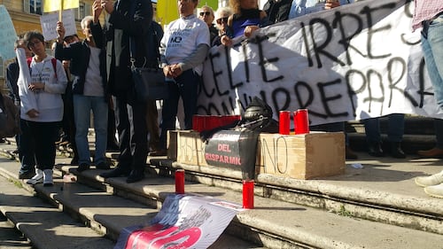 Salva Banche, risparmiatori in piazza: "Renzi, vogliamo indietro i nostri soldi" 10