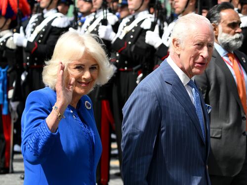 Il linguaggio segreto di Camilla: cosa dicono i suoi abiti
