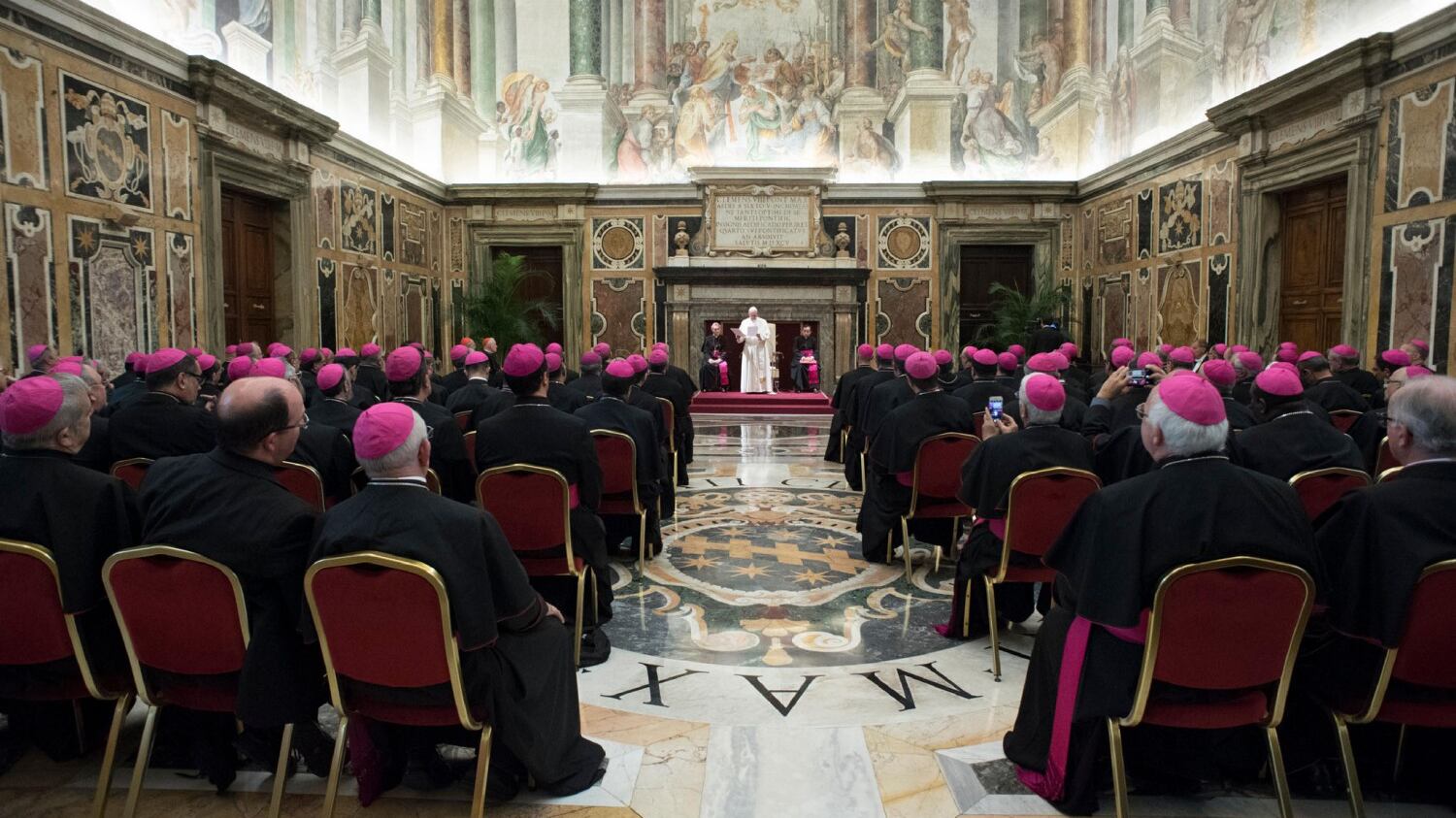 Così la Chiesa di Bergoglio sfida le politiche di Matteo Salvini