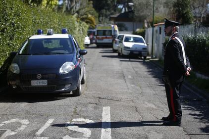 Roma, chiama il 112 e confessa l'omicidio. : "Ho ucciso mia madre" 11