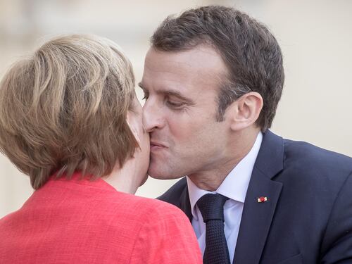 L'asse Merkel-Macron: "Entro giugno misure importanti per il futuro dell'Europa"
