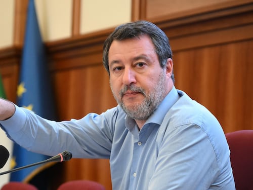 La premier convoca un vertice urgente. La stretta di Salvini: “Ora chi rompe paghi”