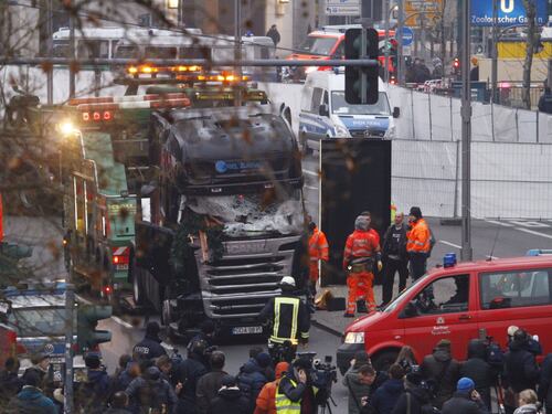 Berlino, la AfD: "Sono i morti della Merkel"