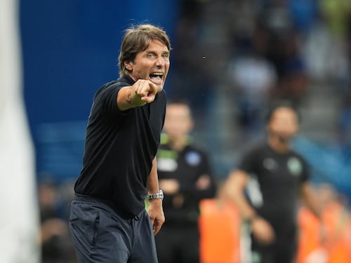 Firme da Premier nel debutto del Napoli. Conte sorride con McTominay e De Bruyne