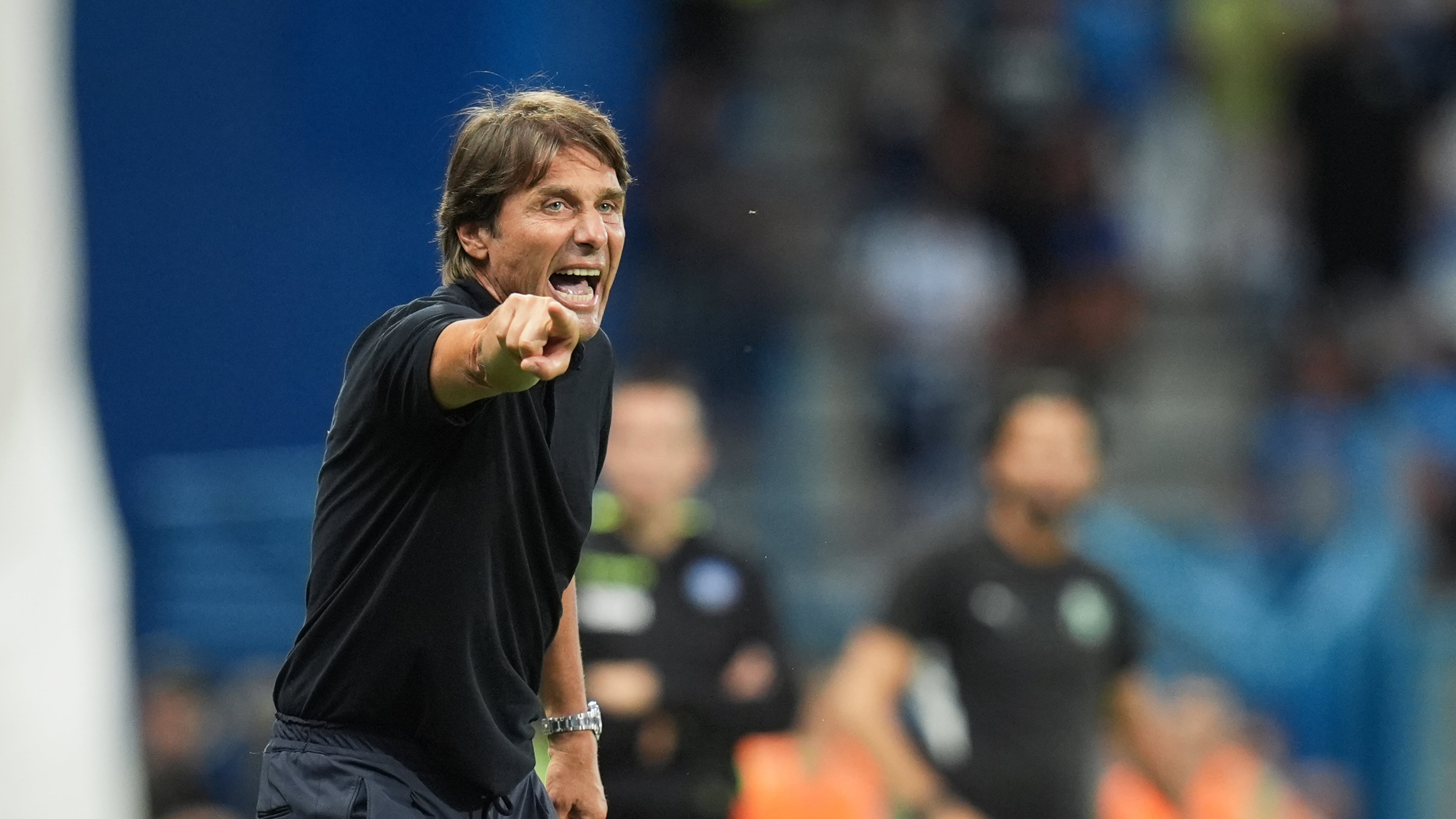 Firme da Premier nel debutto del Napoli. Conte sorride con McTominay e De Bruyne