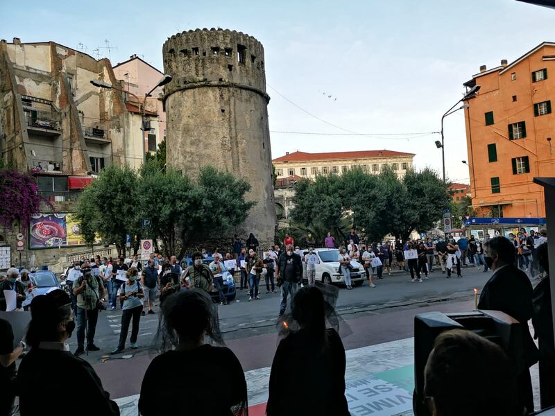 Sanremo: partite iva celebrano funerali delle imprese italiane 3