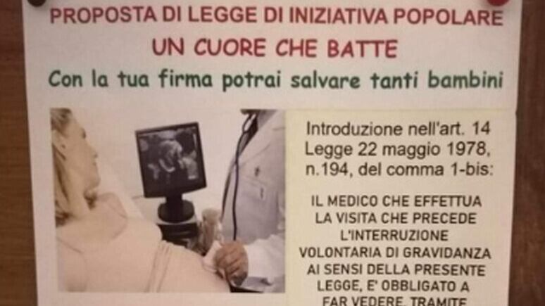 In chiesa i volantini contro l'aborto. "Le donne ascoltino il battito del feto"