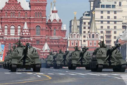 Putin alla parata col nastro degli indipendentisti 11