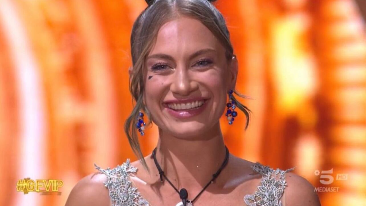 "Avrete un’autostima pazzesca". È bufera sul "corso" dell'ex ex gieffina Nikita Pelizon
