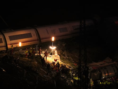 Strage ferroviaria in Spagna, nove italiani coinvolti e tre donne disperse: chi sono e cosa sappiamo