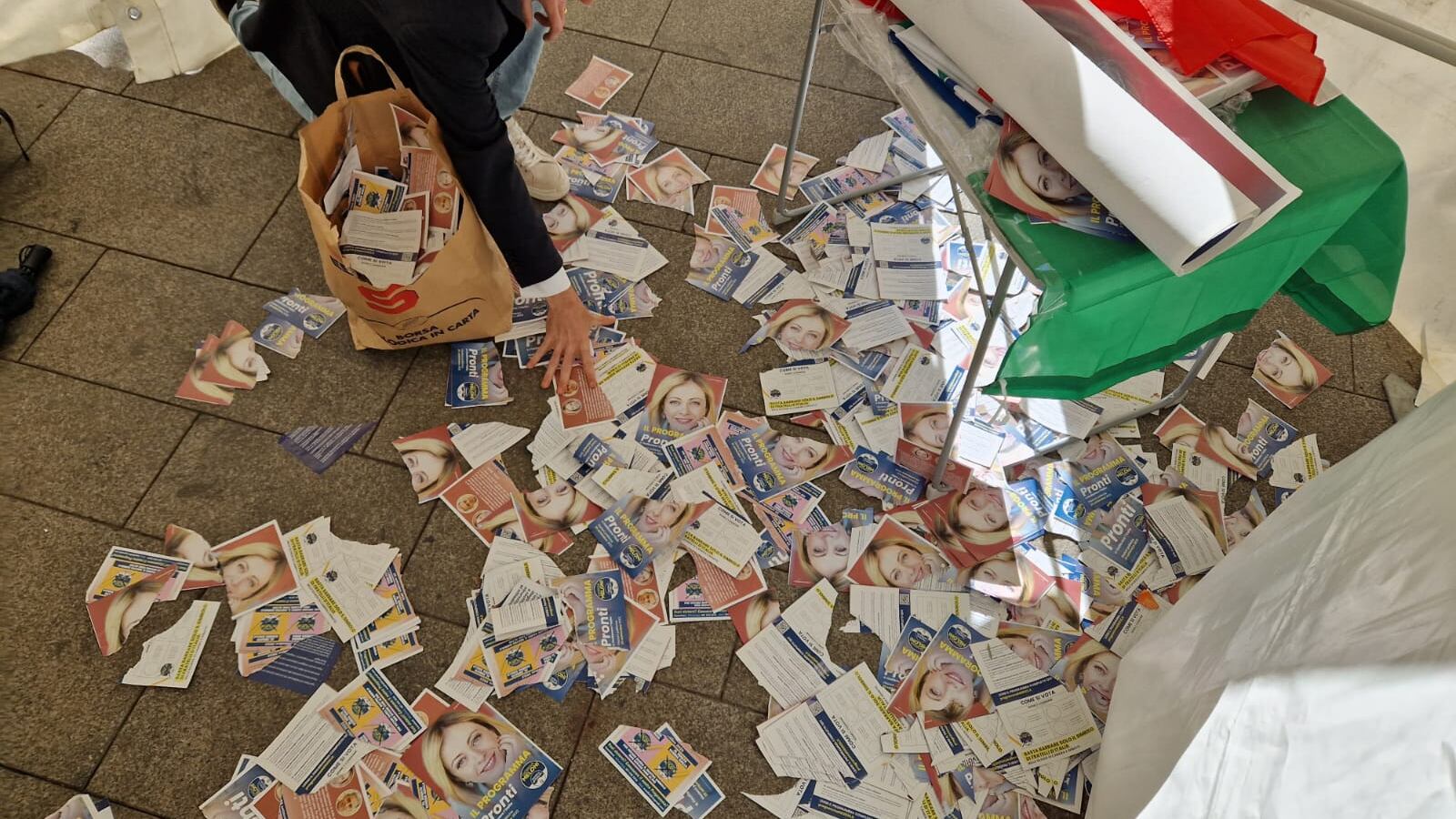 "Vi appenderemo tutti". Ancora minacce ai militanti di Fdi