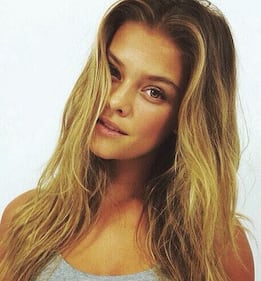 Nina Agdal, l'angelo di Victoria's Secrets posa senza veli 7