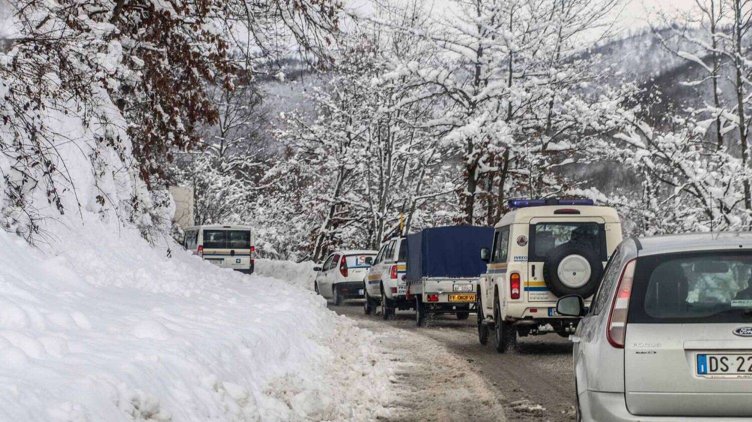E sotto la neve ora si cerca la benzina