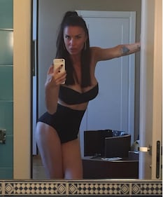 Antonella Mosetti selfie hot in bikini 2
