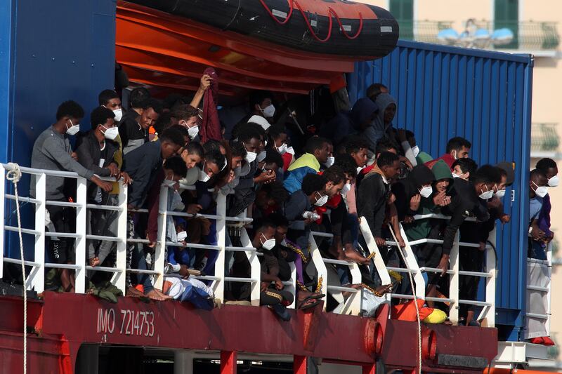 Sea Eye 4 al porto di Trapani: ecco le immagini dello sbarco 2