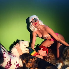 Miley Cyrus: nude look hot su Instagram per un nuovo progetto 1