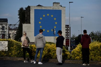 La nuova opera di Banksy contro la Brexit 8