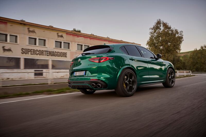 Nuova Alfa Romeo Stelvio Quadrifoglio 2023: guarda la gallery del restyling 11