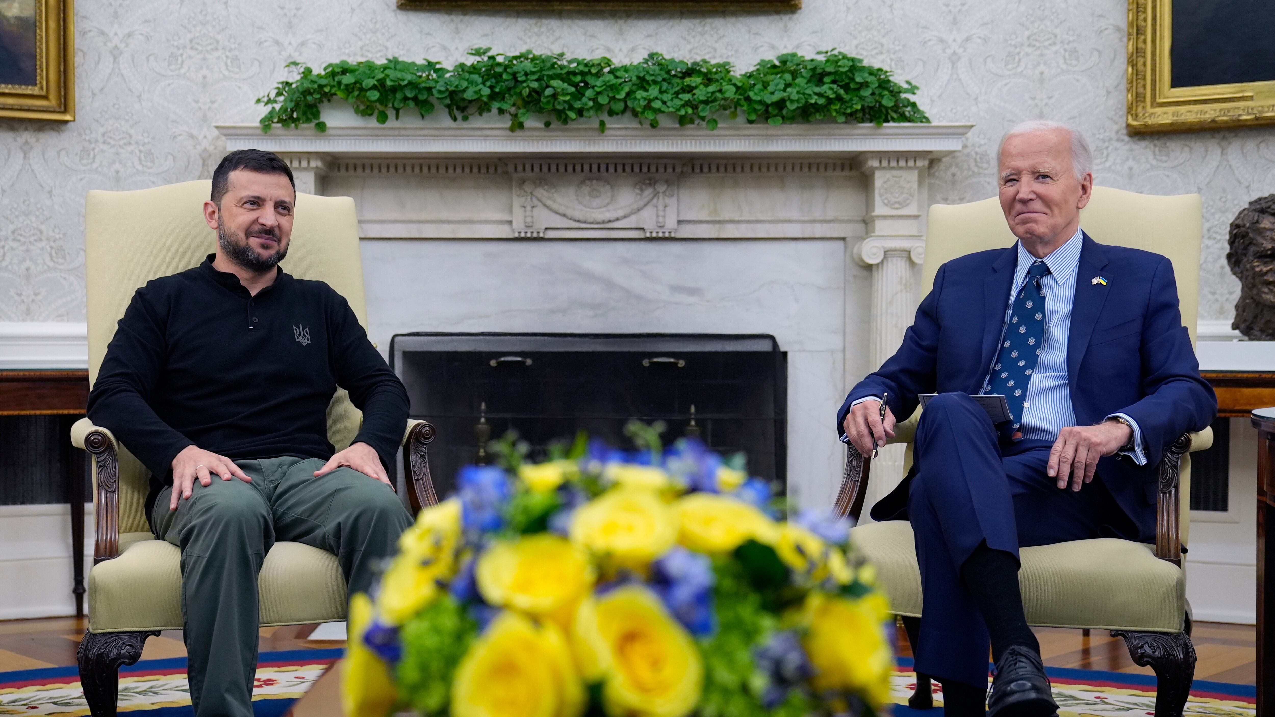 Biden dà a Zelensky le bombe degli F16