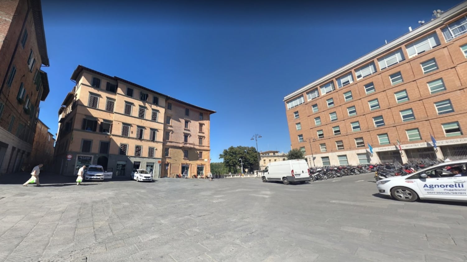 Siena, vuole salire sul taxi: nigeriano prende a pugni ragazza