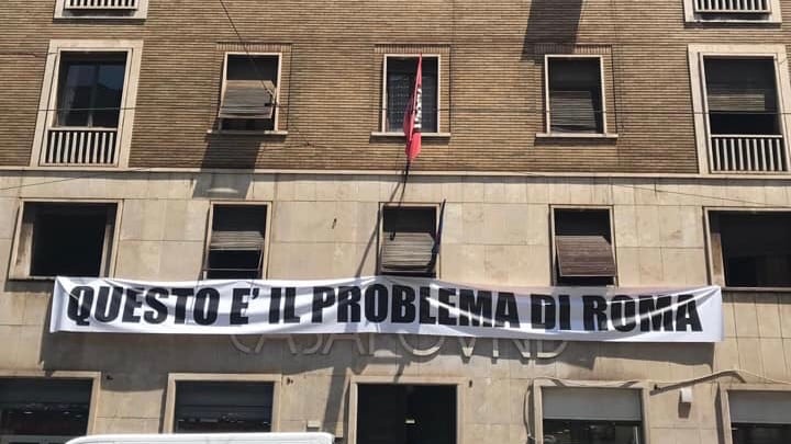 CasaPound, blitz della Raggi per rimozione scritta da edificio occupato