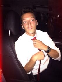 Playboy Özil colpisce ancora: "ruba" la ragazza ad un ex compagno 3