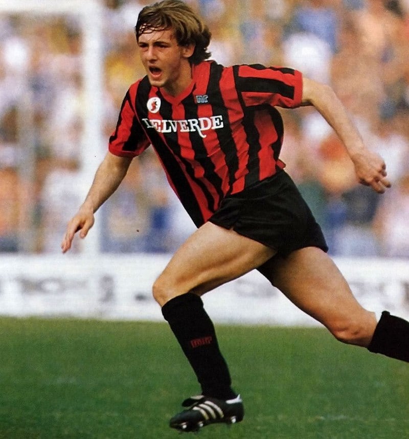Signori con la maglia del Foggia (Wikipedia)