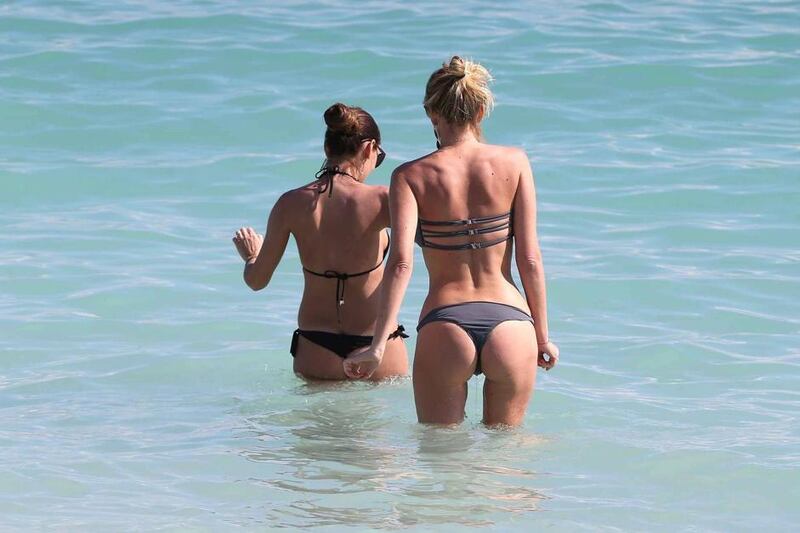 Alessia Marcuzzi, l'estate sexy 24