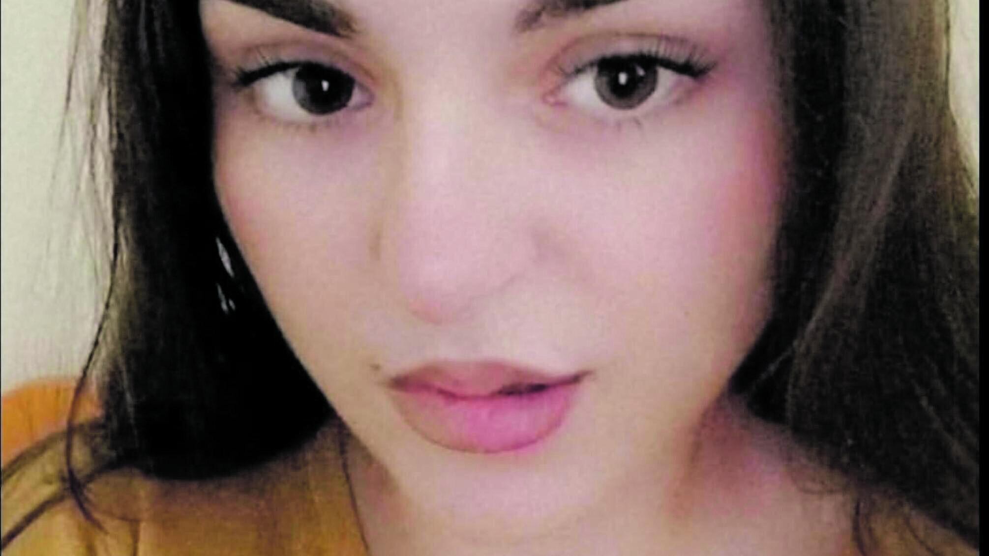 Ammazza la sorella e fa vedere il corpo alla madre in videochiamata